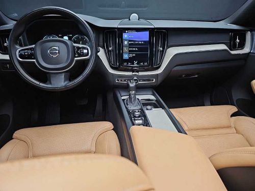 볼보 XC60(2세대) D4 AWD 인스크립션 사진 모두보기
