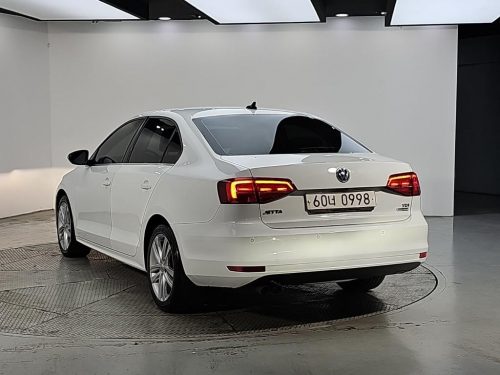 폭스바겐 뉴 제타 2.0 TDI 블루모션 프리미엄 사진 3
