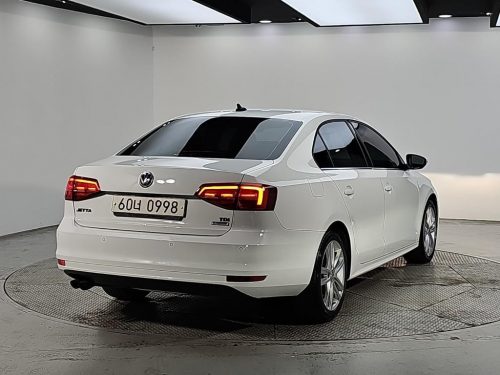 폭스바겐 뉴 제타 2.0 TDI 블루모션 프리미엄 사진 4