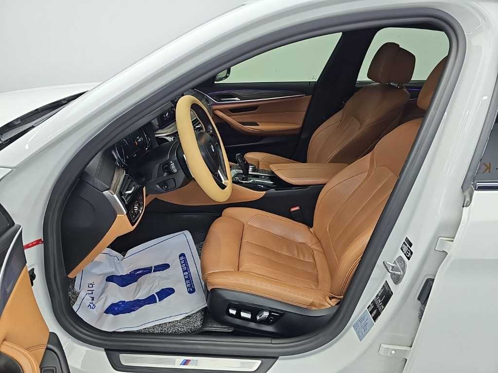 BMW 5시리즈 (G30) 520d M 스포츠 플러스 사진 11
