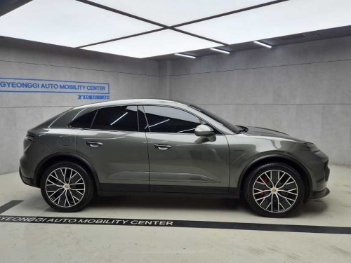 포르쉐 마칸 EV 4S 사진 2