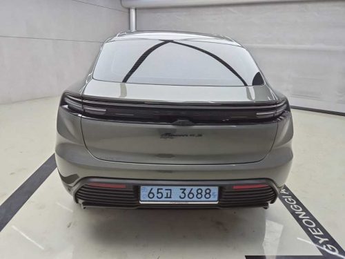 포르쉐 마칸 EV 4S 사진 3