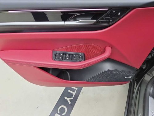 포르쉐 마칸 EV 4S 사진 11