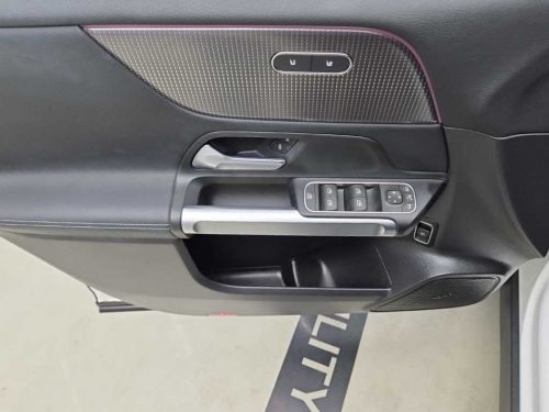 벤츠 EQB (X243) EQB 300 4MATIC AMG 라인 사진 11
