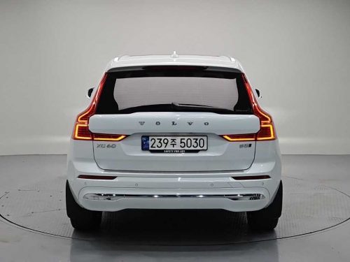 볼보 XC60(2세대) B6 AWD 얼티메이트 브라이트 사진 3