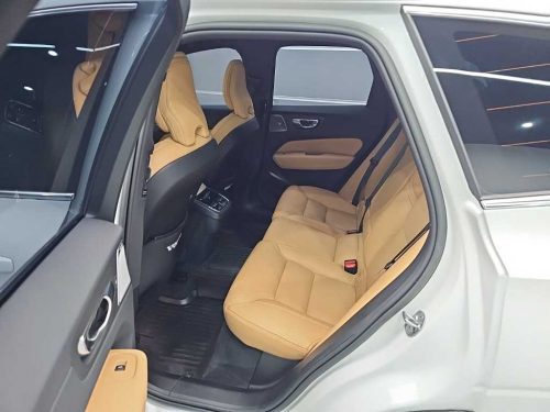 볼보 XC60(2세대) B6 AWD 얼티메이트 브라이트 사진 12