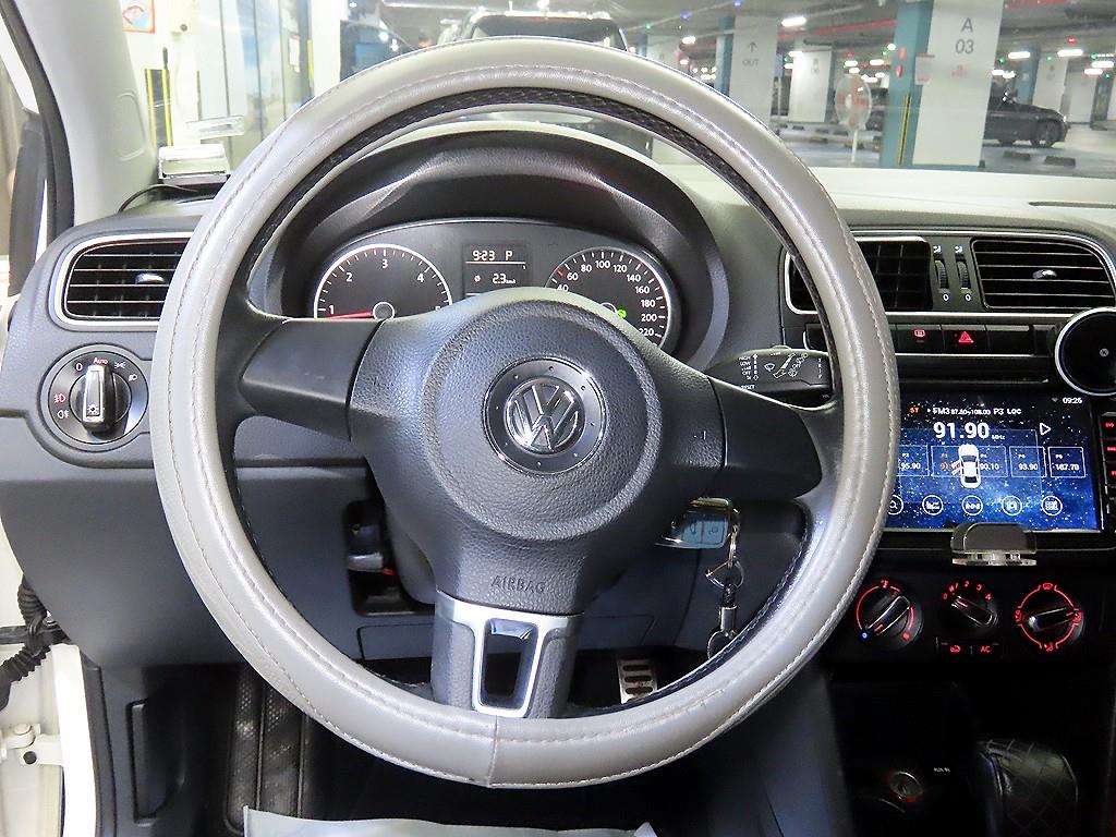 폭스바겐 폴로 1.6 TDI R-LINE 사진 8