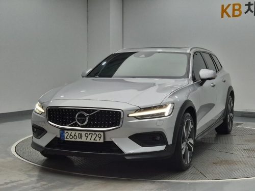 볼보 V60 크로스 컨트리 2세대 2.0 B5 프로 AWD