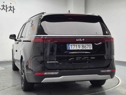 Kia Carnival 4th Gen Gasoline 9-Seater Prestige photo 2