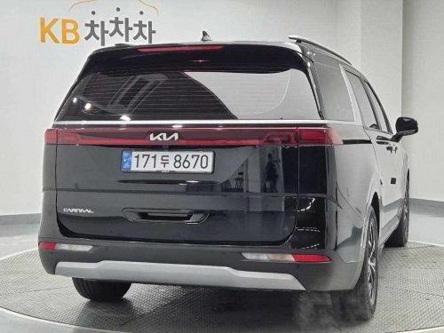 Kia Carnival 4th Gen Gasoline 9-Seater Prestige photo 3