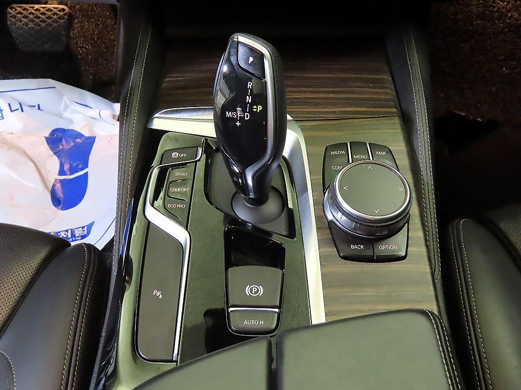 BMW 5시리즈 (G30) 520d 럭셔리 플러스 사진 12