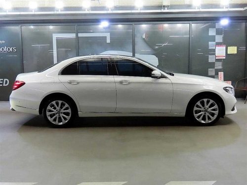벤츠 E-클래스 W213 E300 4MATIC 익스클루시브 사진 3