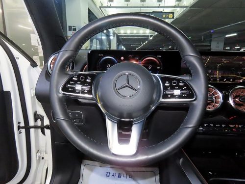벤츠 EQB (X243) EQB 300 4MATIC AMG 라인 사진 8