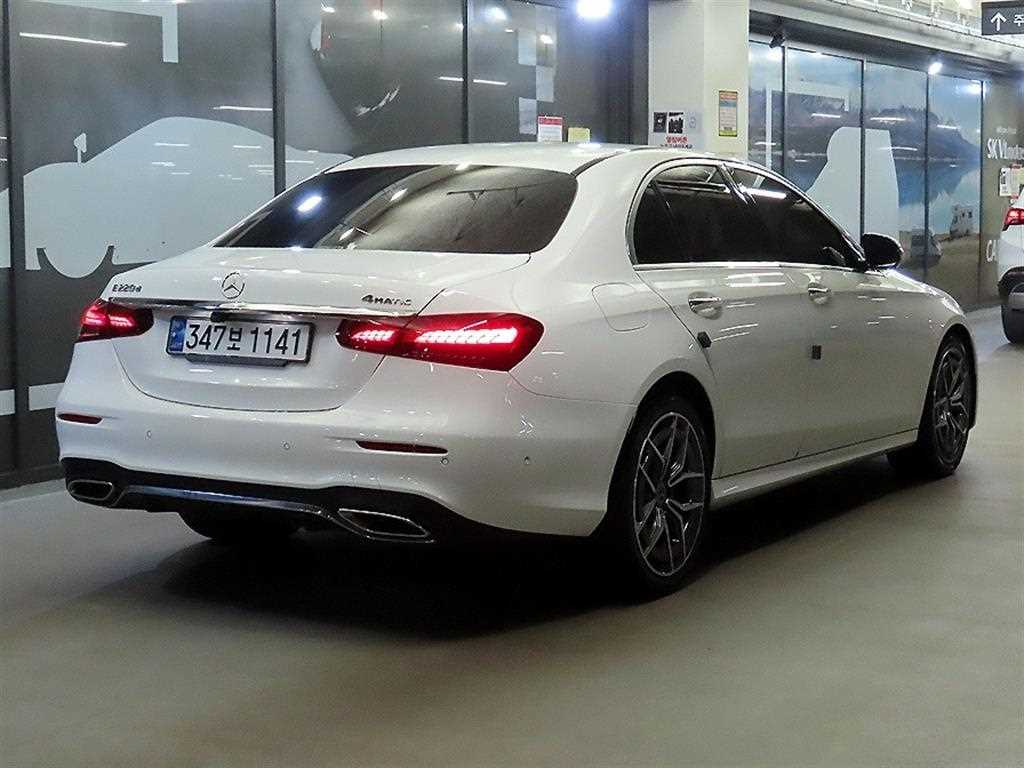 벤츠 E-클래스 W213 E220d 4MATIC AMG라인 사진 4