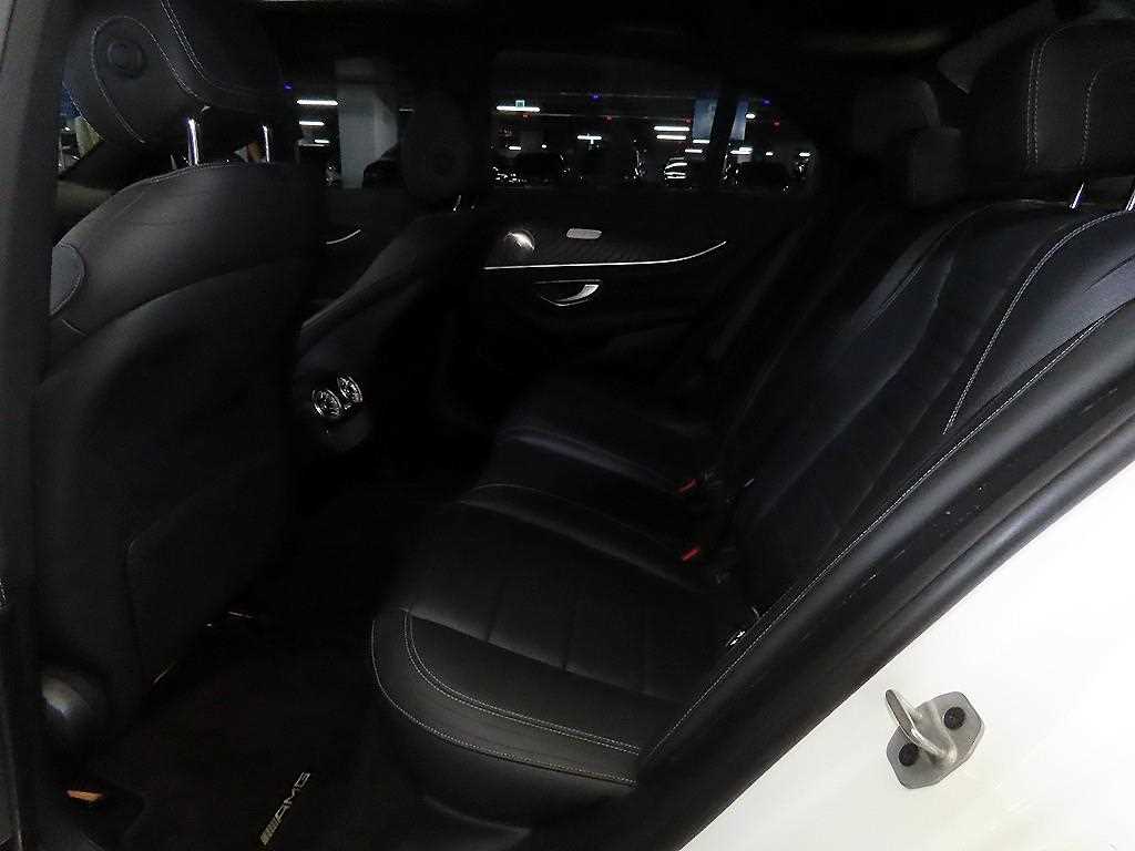 벤츠 E-클래스 W213 E220d 4MATIC AMG라인 사진 7