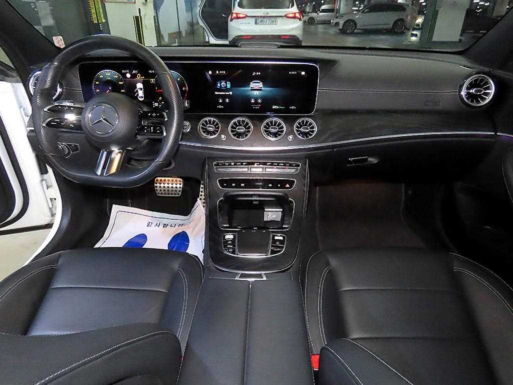 벤츠 E-클래스 W213 E220d 4MATIC AMG라인 사진 10