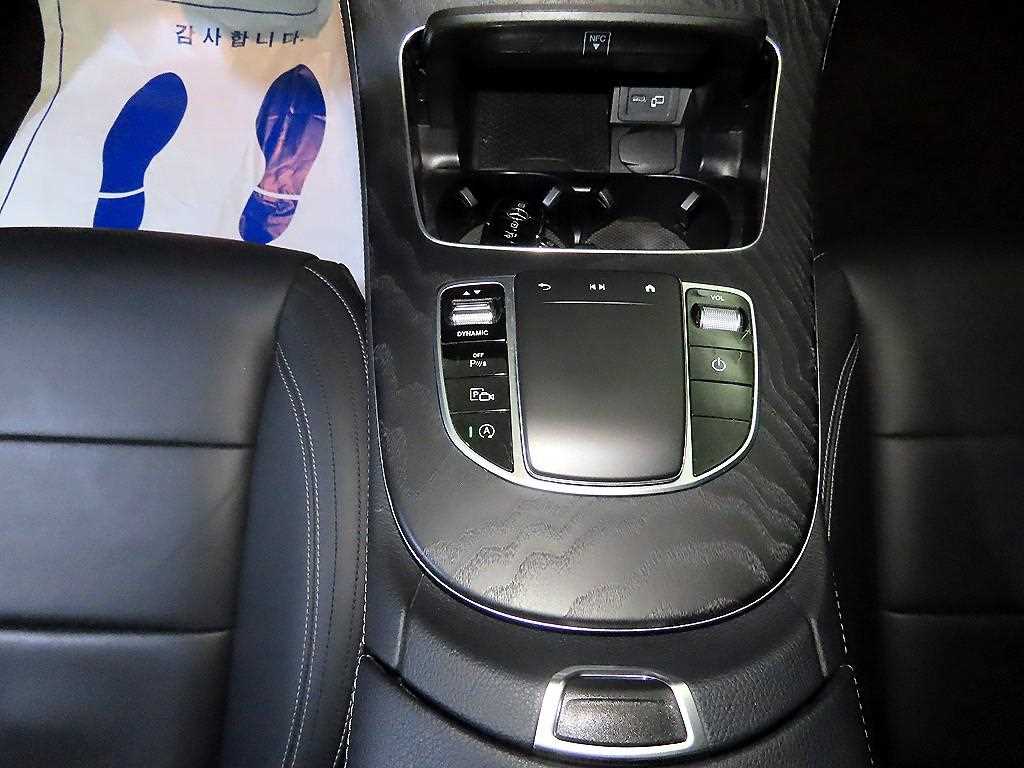 벤츠 E-클래스 W213 E220d 4MATIC AMG라인 사진 12
