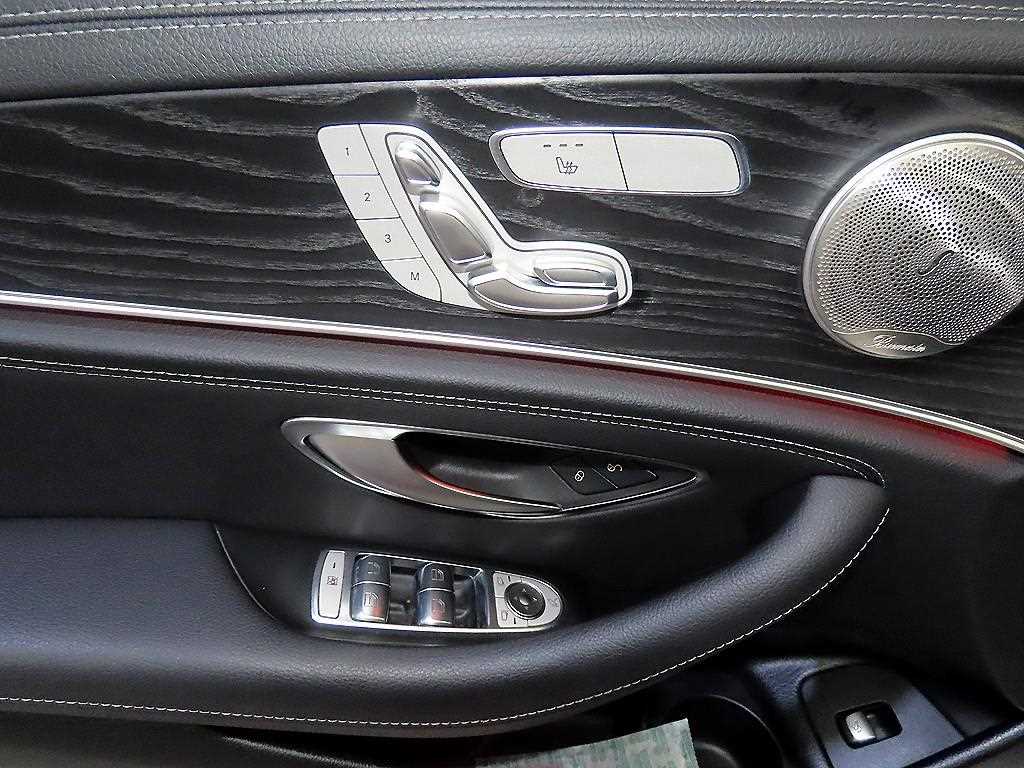 벤츠 E-클래스 W213 E220d 4MATIC AMG라인 사진 14