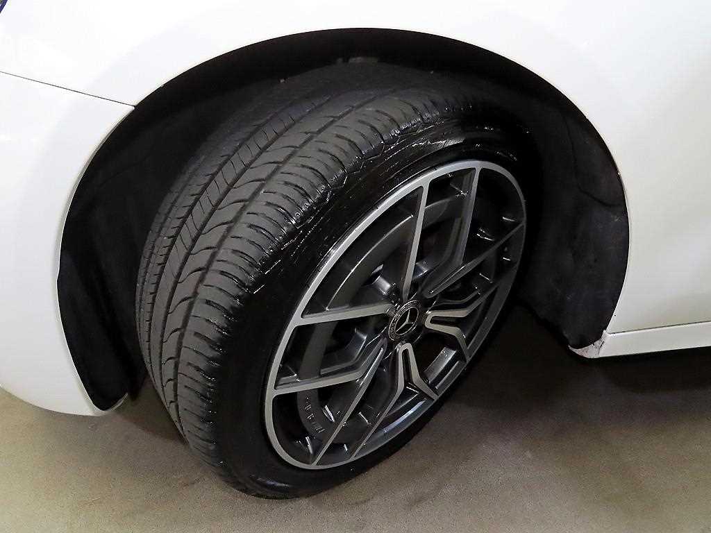 벤츠 E-클래스 W213 E220d 4MATIC AMG라인 사진 20