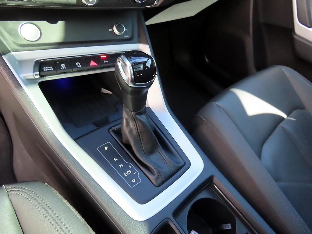 아우디 Q3 (F3) 35 TDI 사진 10
