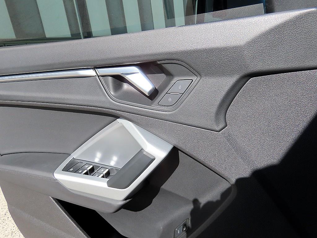 아우디 Q3 (F3) 35 TDI 사진 11