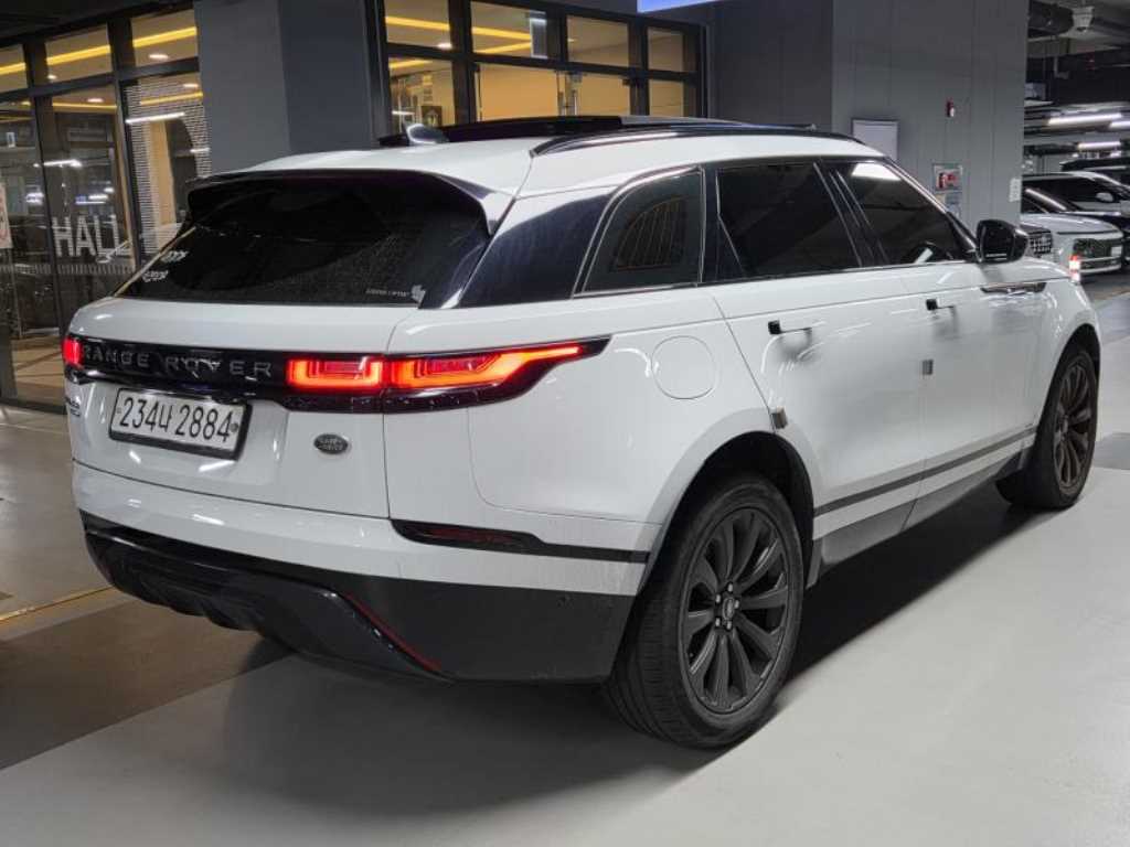 랜드로버 레인지로버 벨라 2.0 D240 R-다이나믹 SE 사진 4
