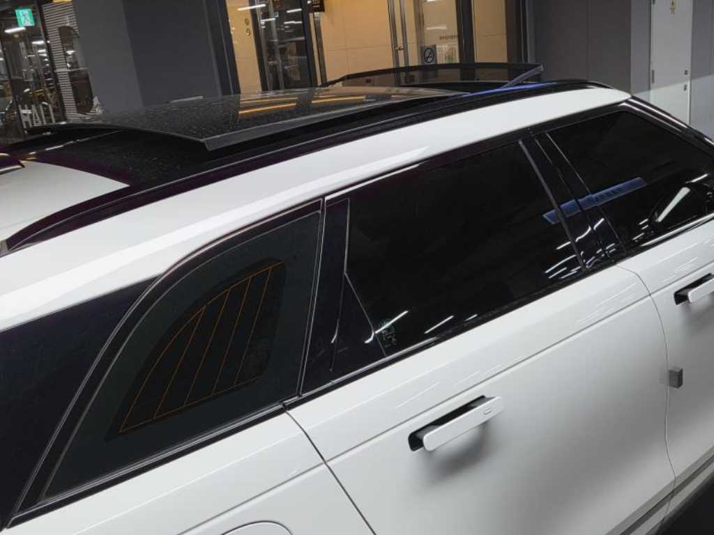 랜드로버 레인지로버 벨라 2.0 D240 R-다이나믹 SE 사진 5