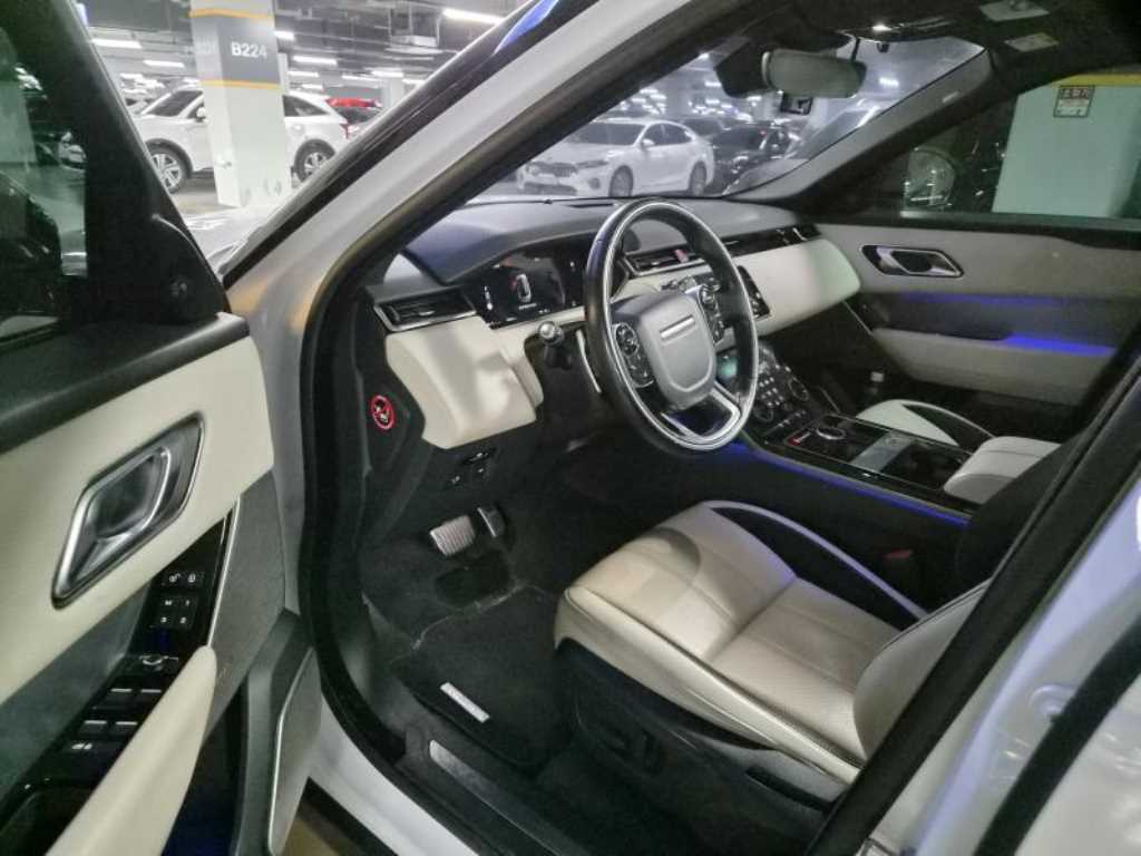 랜드로버 레인지로버 벨라 2.0 D240 R-다이나믹 SE 사진 8
