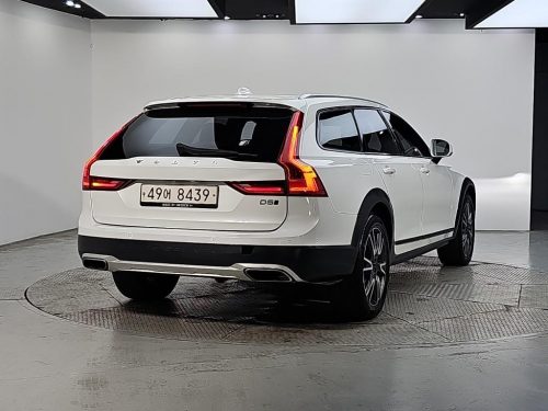 볼보 V90 크로스컨트리 D5 AWD 사진 모두보기