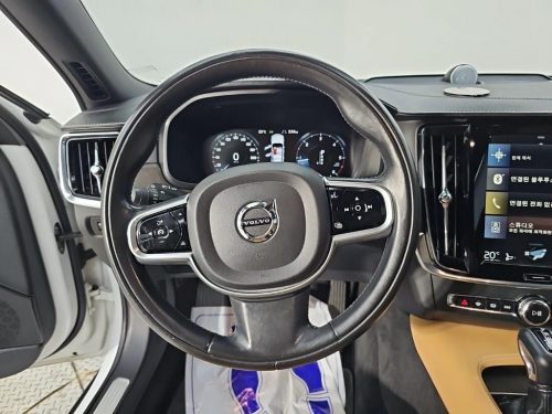 볼보 V90 크로스컨트리 D5 AWD 사진 9