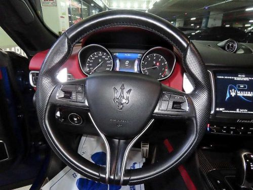 마세라티 르반떼 3.0 AWD 사진 4
