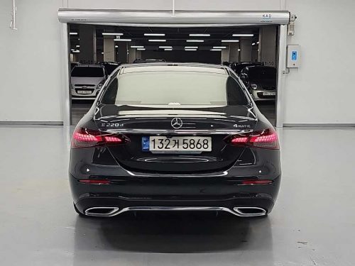 벤츠 E-클래스 W213 E220d 4MATIC AMG라인 사진 3