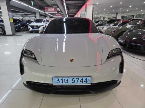 포르쉐 타이칸 GTS