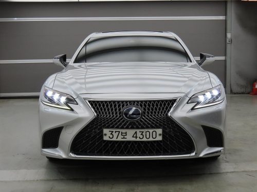 렉서스 LS500h 3.5 플래티넘 AWD 사진 2