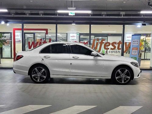 벤츠 C클래스 W205 C220 d 4MATIC 사진 3