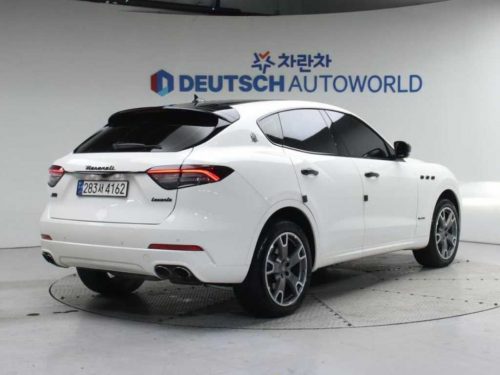 마세라티 르반떼 3.0 AWD 그란 루쏘 사진 3