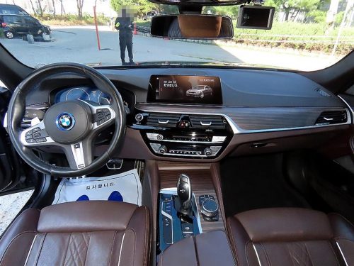 BMW 5시리즈 (G30) 530i xDrive M 스포츠 플러스 사진 모두보기
