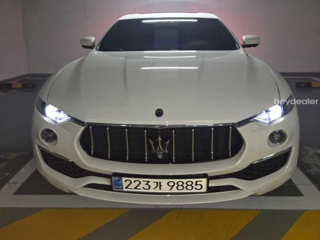 마세라티 르반떼 3.0 AWD 그란 루쏘 사진 1