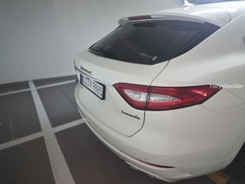 마세라티 르반떼 3.0 AWD 그란 루쏘 사진 5