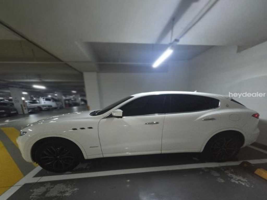 마세라티 르반떼 3.0 AWD 그란 루쏘 사진 6
