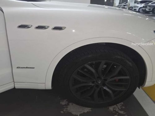 마세라티 르반떼 3.0 AWD 사진 11