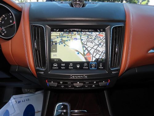 마세라티 르반떼 3.0 AWD 사진 12