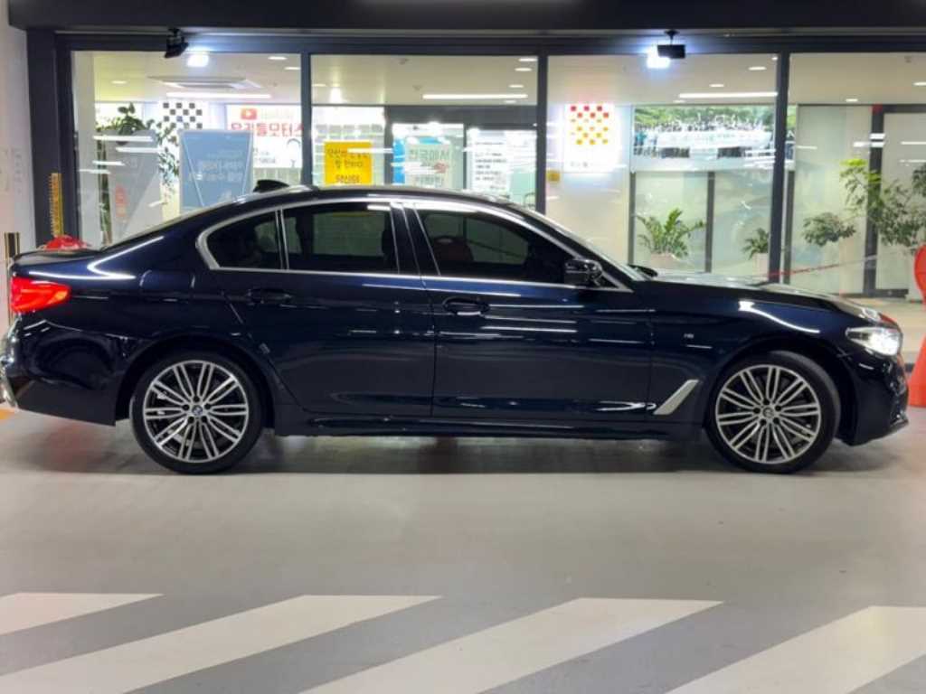 BMW 5시리즈 (G30) 540i xDrive M 스포츠 플러스 사진 3