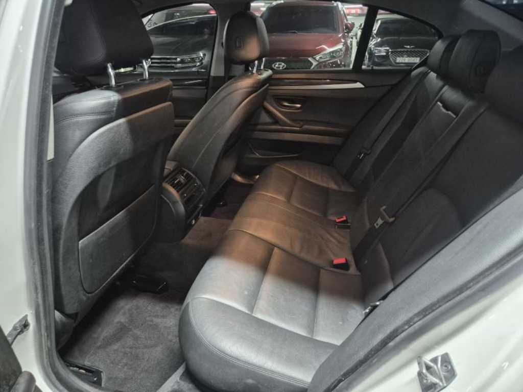 BMW 5시리즈 (F10) 520d xDrive M 에어로다이나믹 사진 8