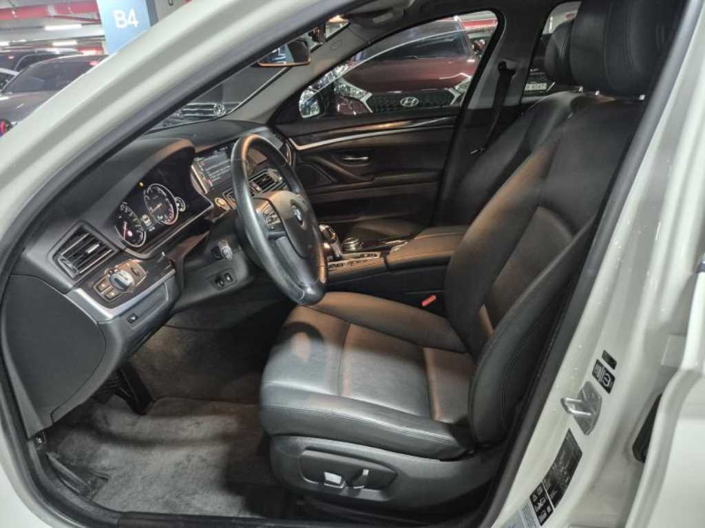BMW 5시리즈 (F10) 520d xDrive M 에어로다이나믹 사진 10