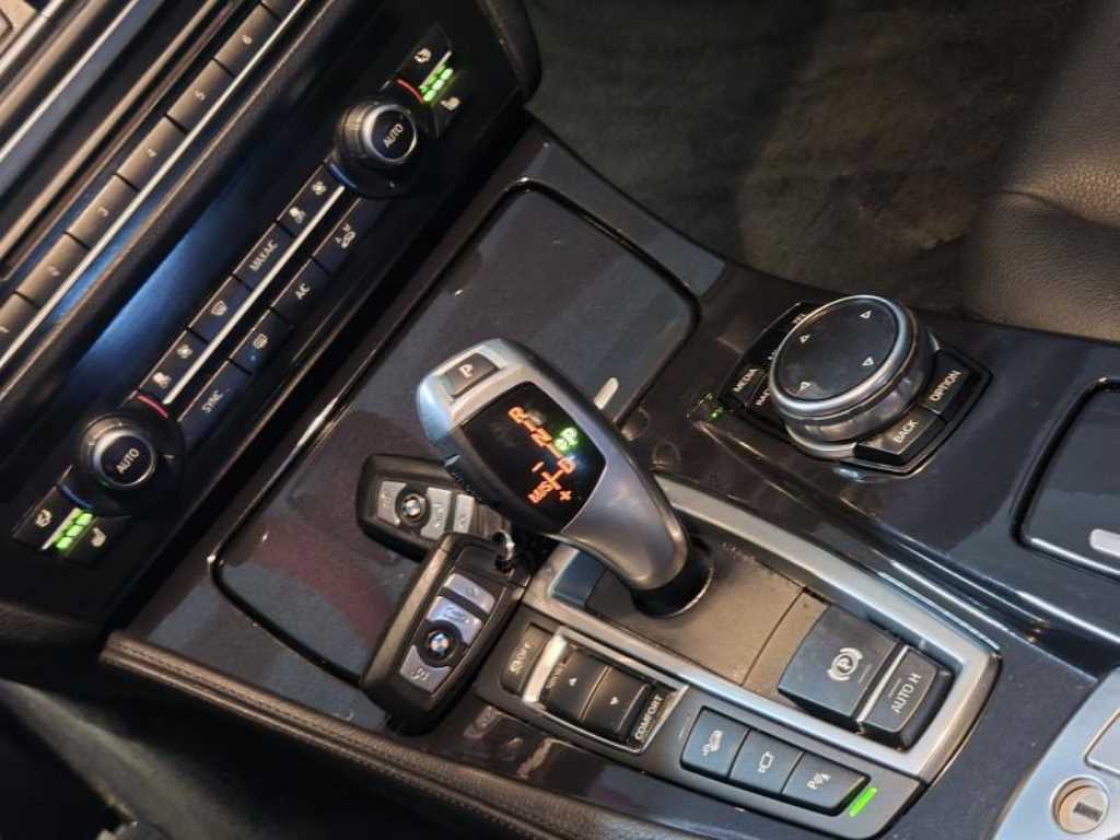 BMW 5시리즈 (F10) 520d xDrive M 에어로다이나믹 사진 18