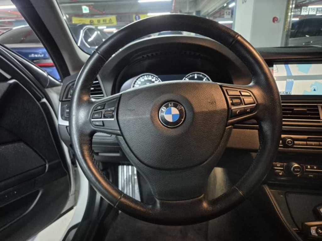 BMW 5시리즈 (F10) 520d xDrive M 에어로다이나믹 사진 20