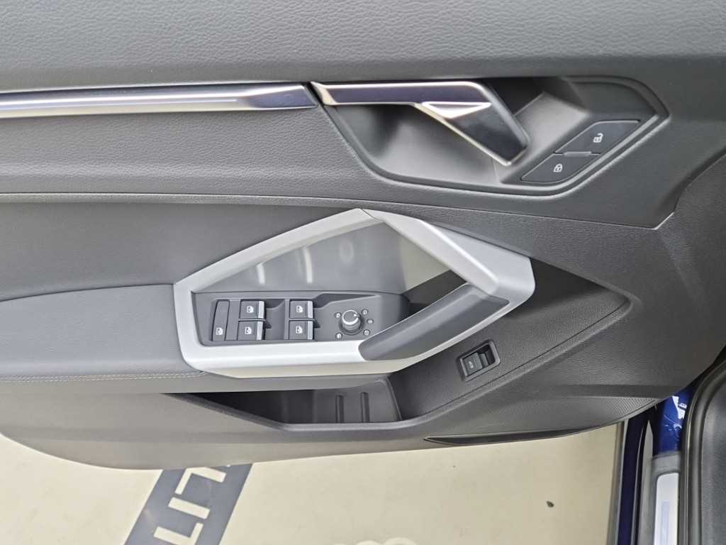 아우디 Q3 (F3) 35 TDI 스포트백 사진 11