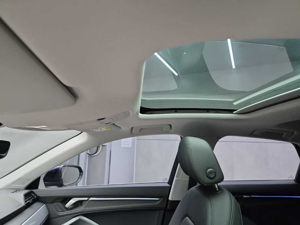 아우디 Q3 (F3) 35 TDI 스포트백 사진 15