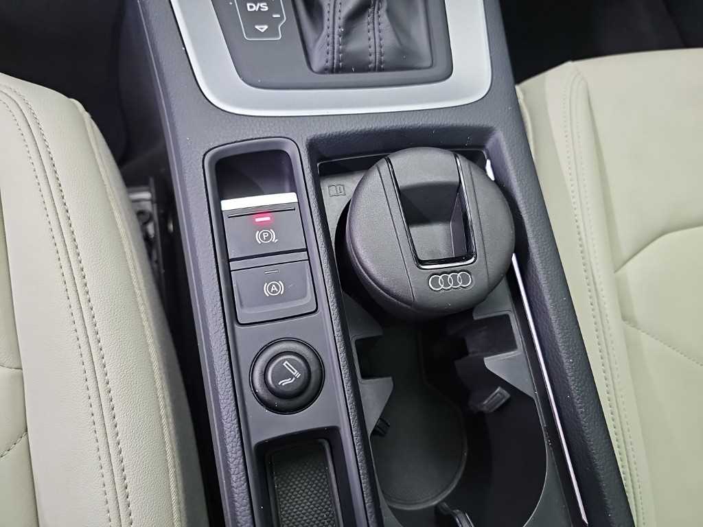 아우디 Q3 (F3) 35 TDI 사진 16
